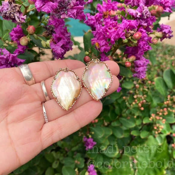 Kendra Scott Corley Earrings in Brown Mother of Pearl - Picture 4 of 7